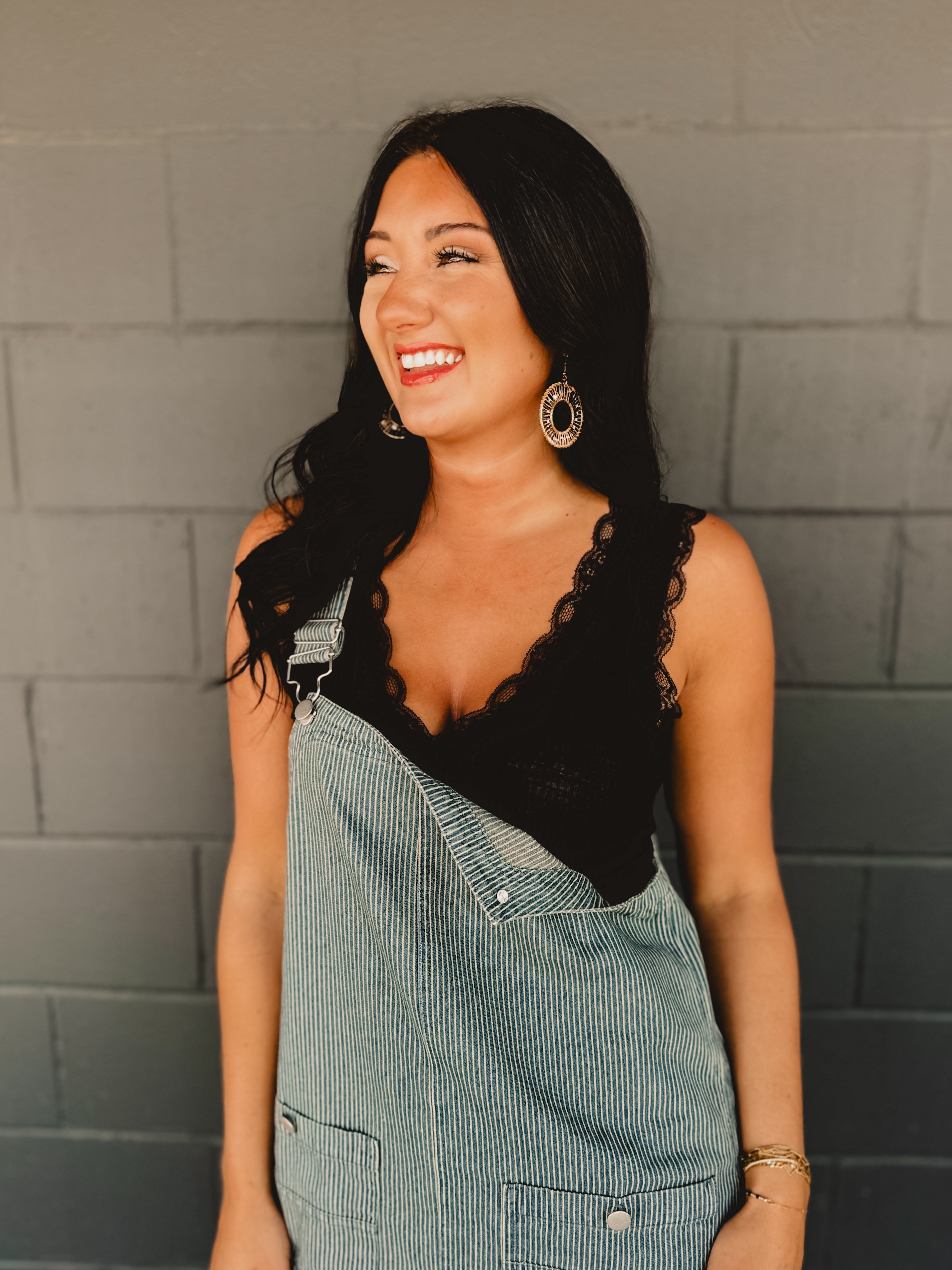 POL Lace Detail Cropped Tank Top - Black